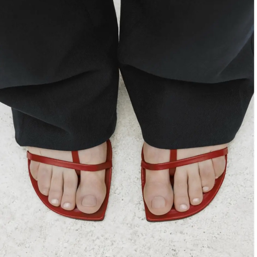 Massimo Dutti Limited Edition Red Leather Sandal - Picture 3 of 8